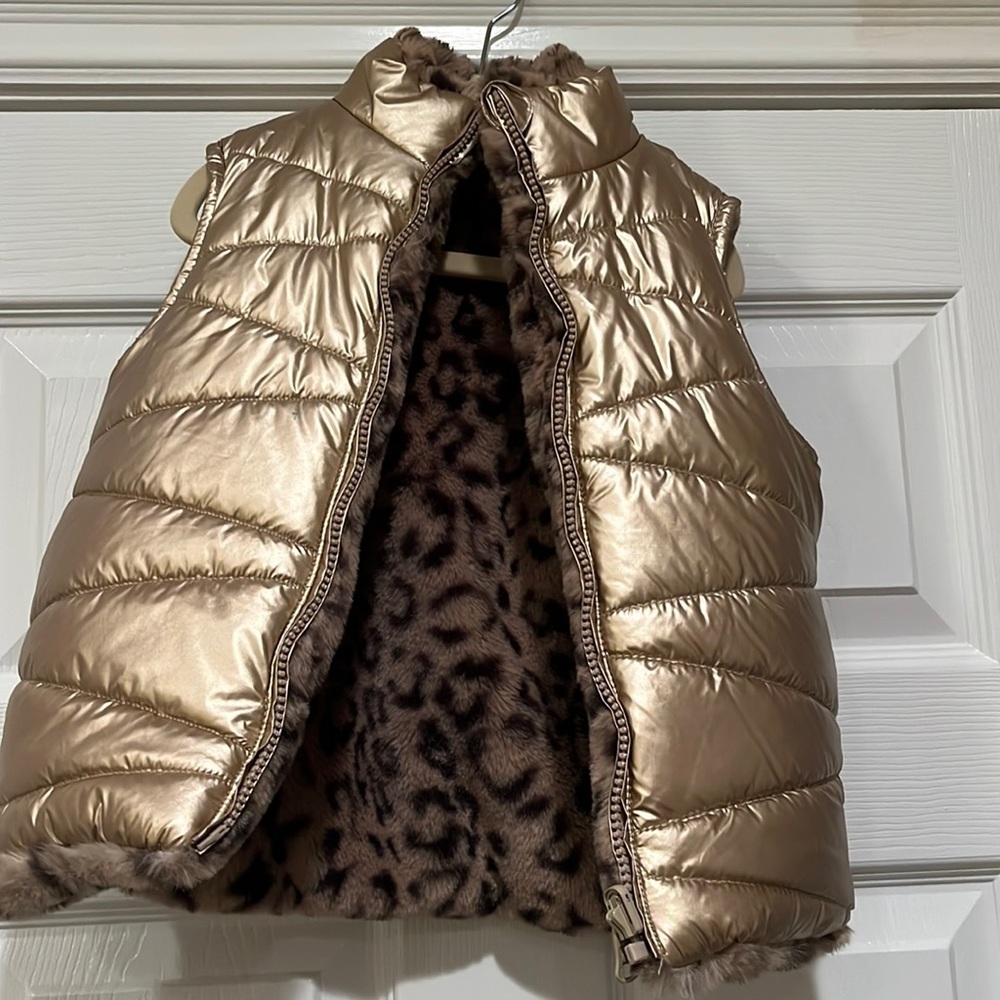 Epic Threads reversible gold / cozy leopard print vest - size 5.